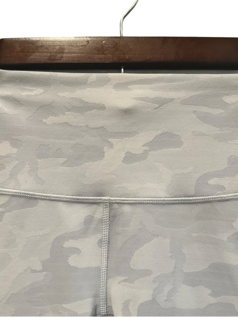 LULULEMON Wunder Under HR Short 10” Alpine White Gray Camo Ribbed Biker Size 0
